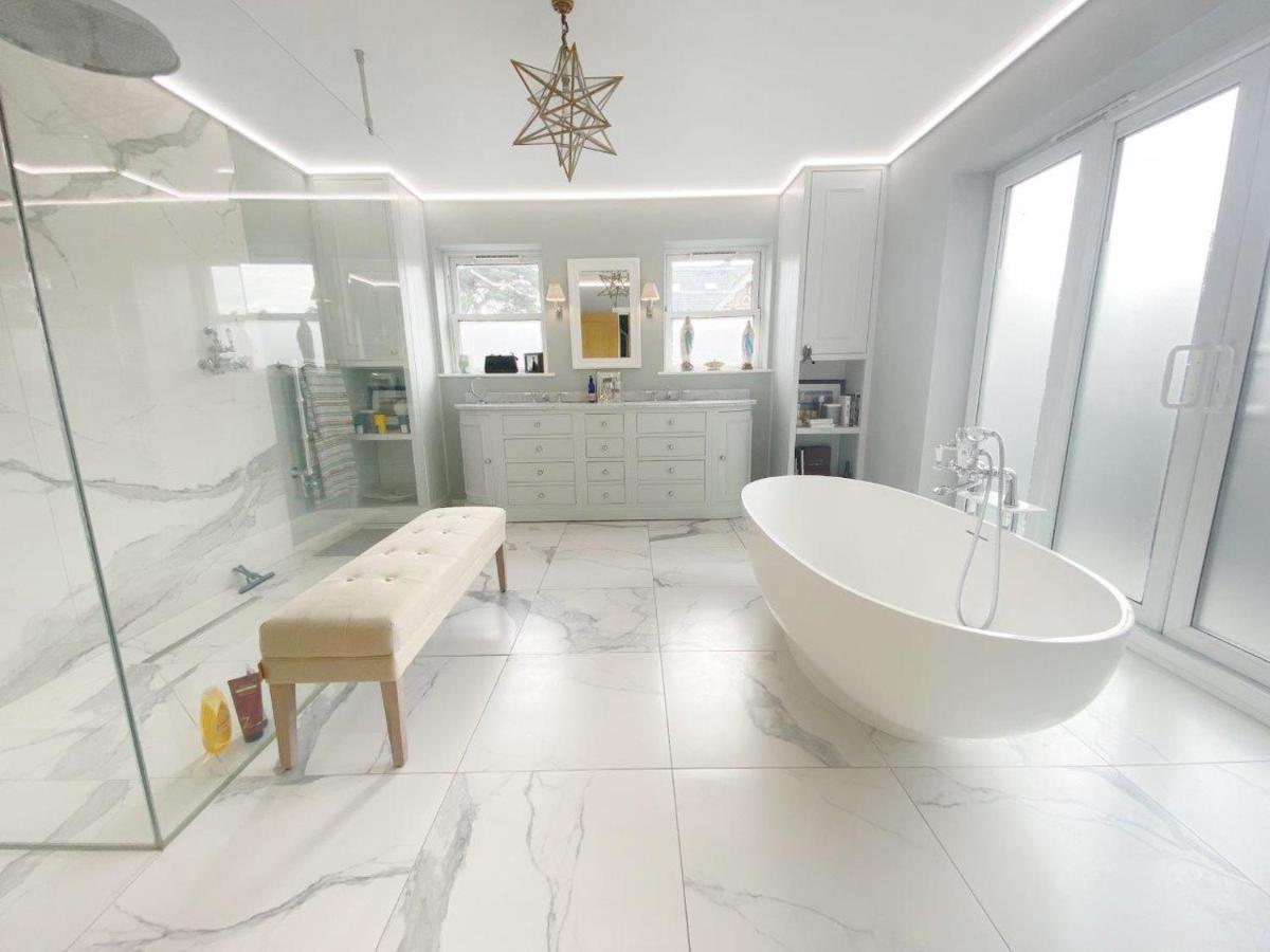 Entire Seaside Luxury Home With On Site Parking! Poole Exteriör bild