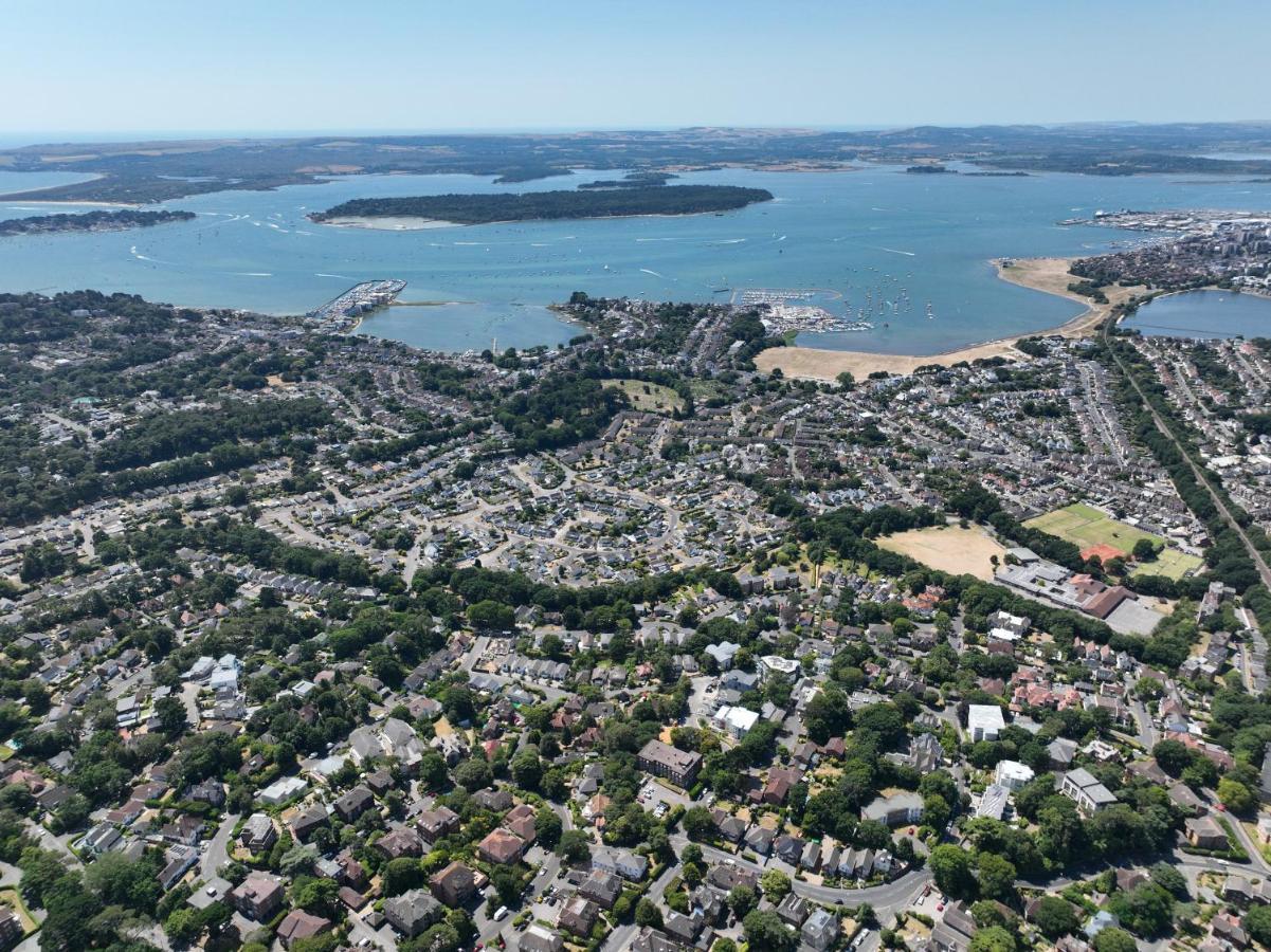 Entire Seaside Luxury Home With On Site Parking! Poole Exteriör bild