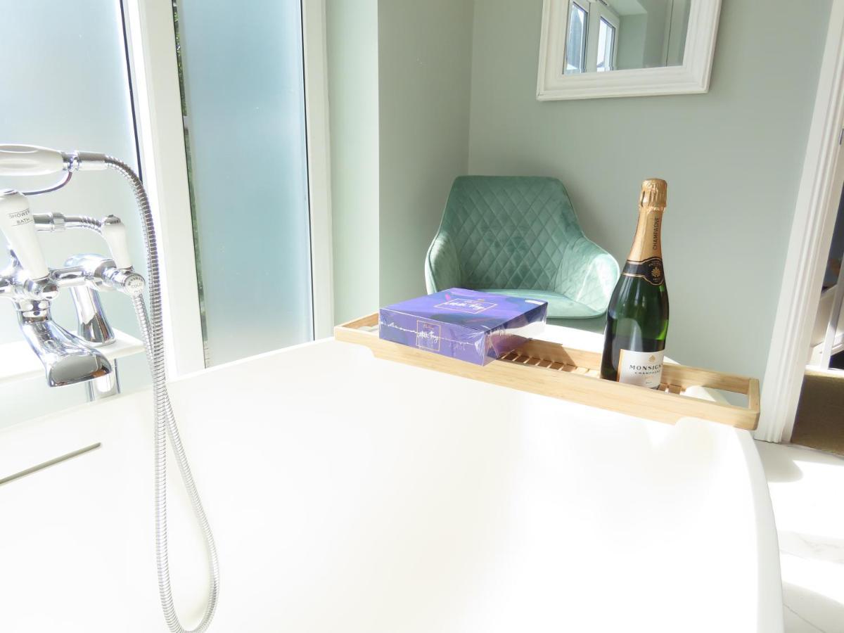 Entire Seaside Luxury Home With On Site Parking! Poole Exteriör bild