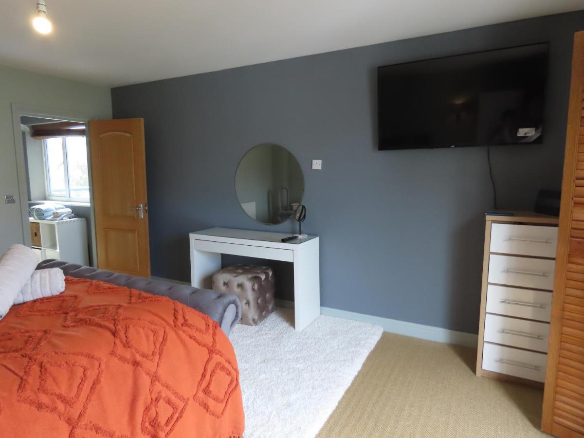 Entire Seaside Luxury Home With On Site Parking! Poole Exteriör bild